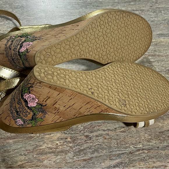 Coach Ellette open toe strapped wedge sandals with flowers 🌸 on the wedges - Picture 16 of 16